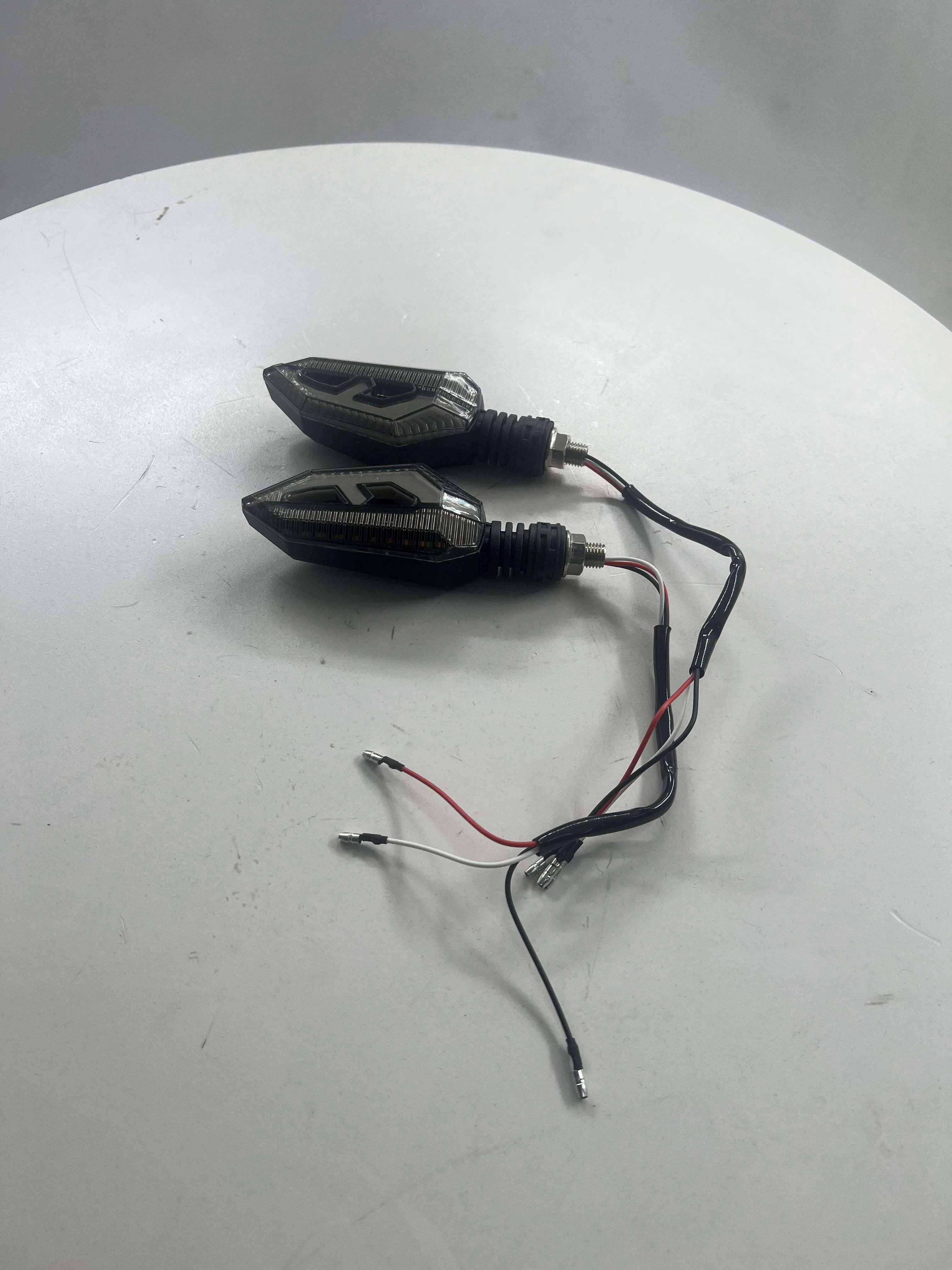 Светодиодный поворотник 2xo-119 R для мотоциклов и трициклов