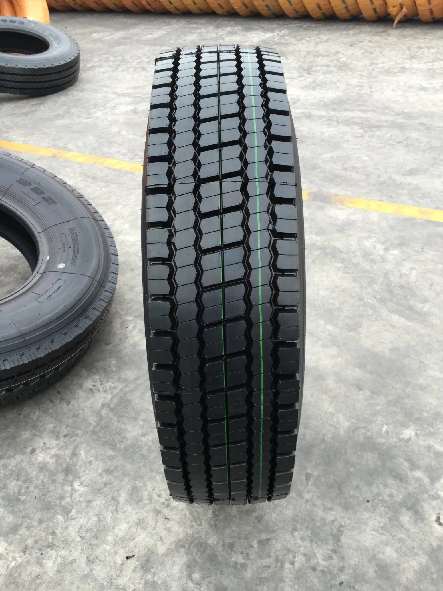 Truck Tire12r22.5 Truck Tire Constancy Heat-Resistant Truck Tires for Middle East Market High Load 1200kg Anti-Burst Technology