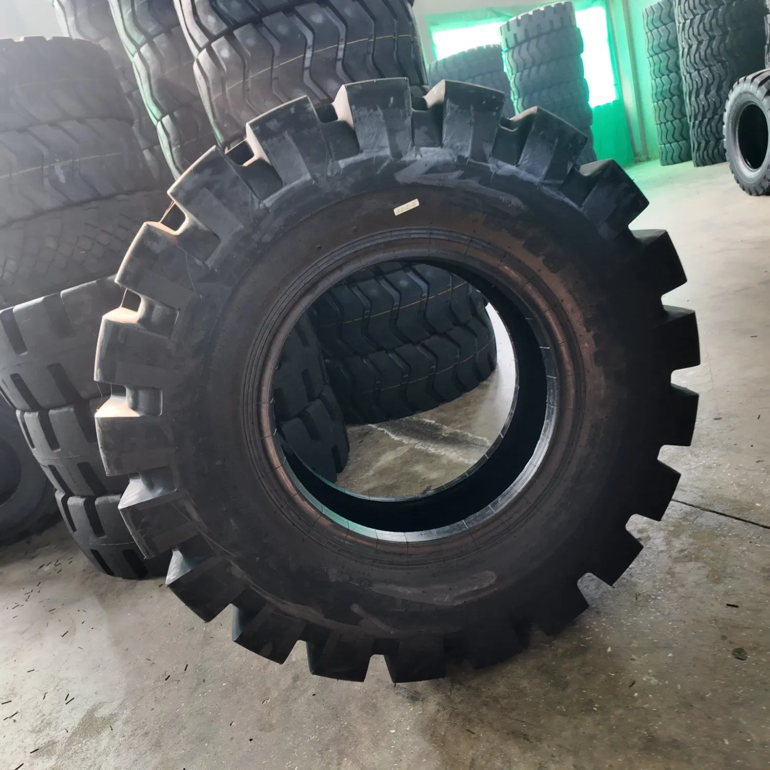 Durable Industrial Radial Tire 12.5/80-18-12PR for Road Graders