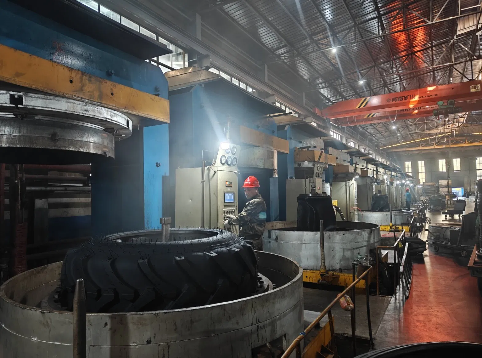 Professional 710/70r38 and 710/70r42 Radial Agricultural Tire with Long Service Life for High-Power Tractors and Combine Harvester Tyre Applications.