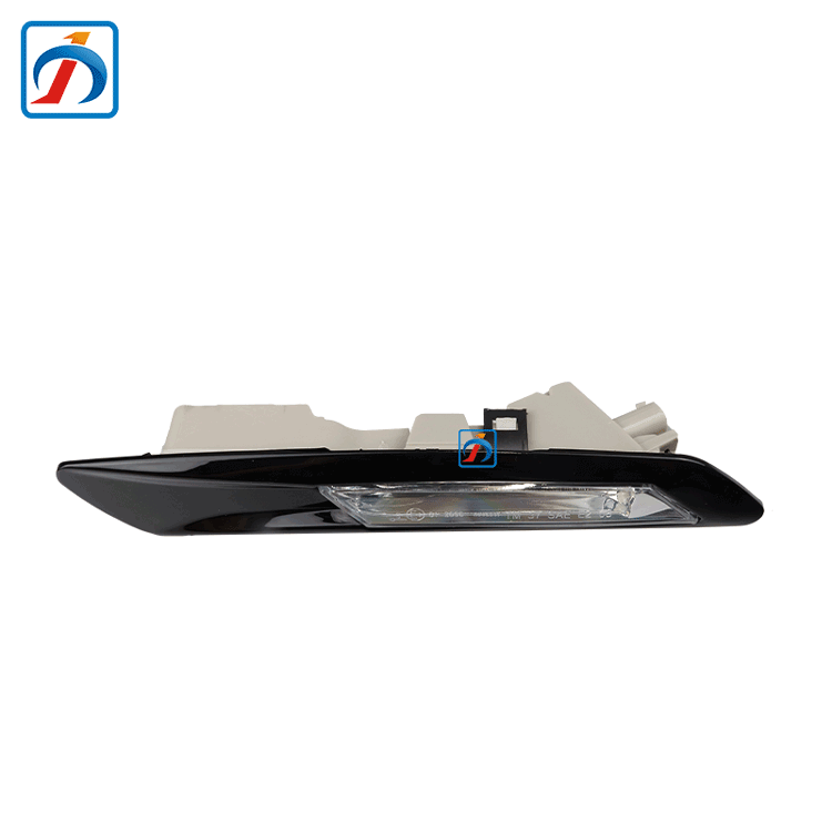 Передний левый габарит BMW 5 серии F10/F18 (63137154169)