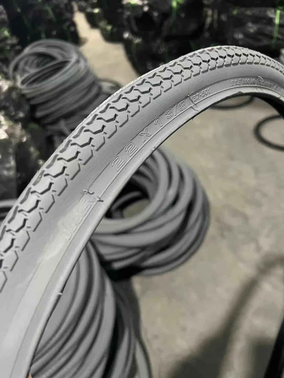 Велосипедная покрышка 26*2.125 для города, гор и гравия