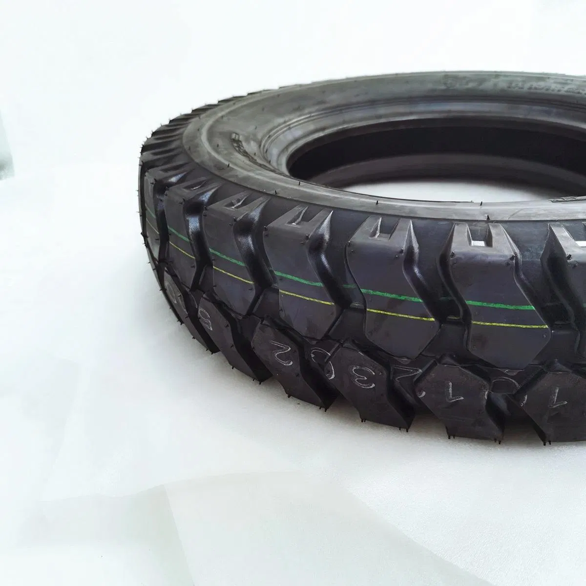 Шина бескамерная 5.00-12 KAINIU