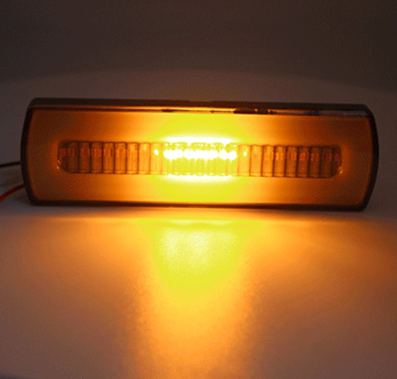 Двухцветный стоп-сигнал для грузовика и прицепа