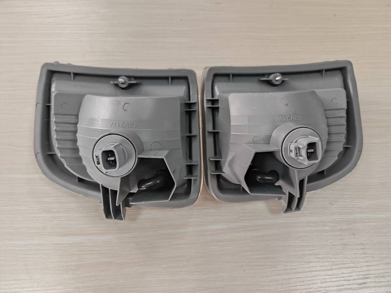 Поворотник для Toyota RAV4 2001-2003 (81521-42050)