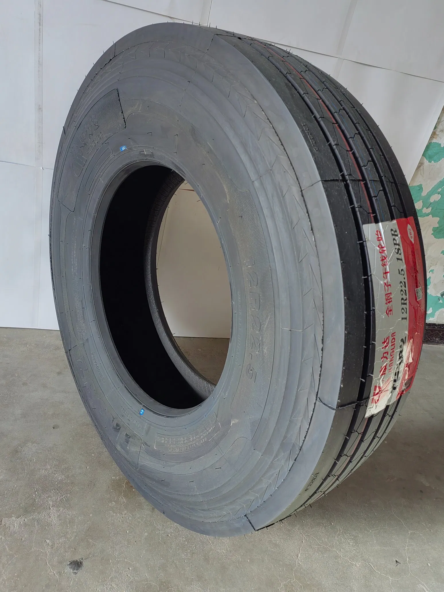 Грузовая шина 12R22.5 стальная радиальная 18PR