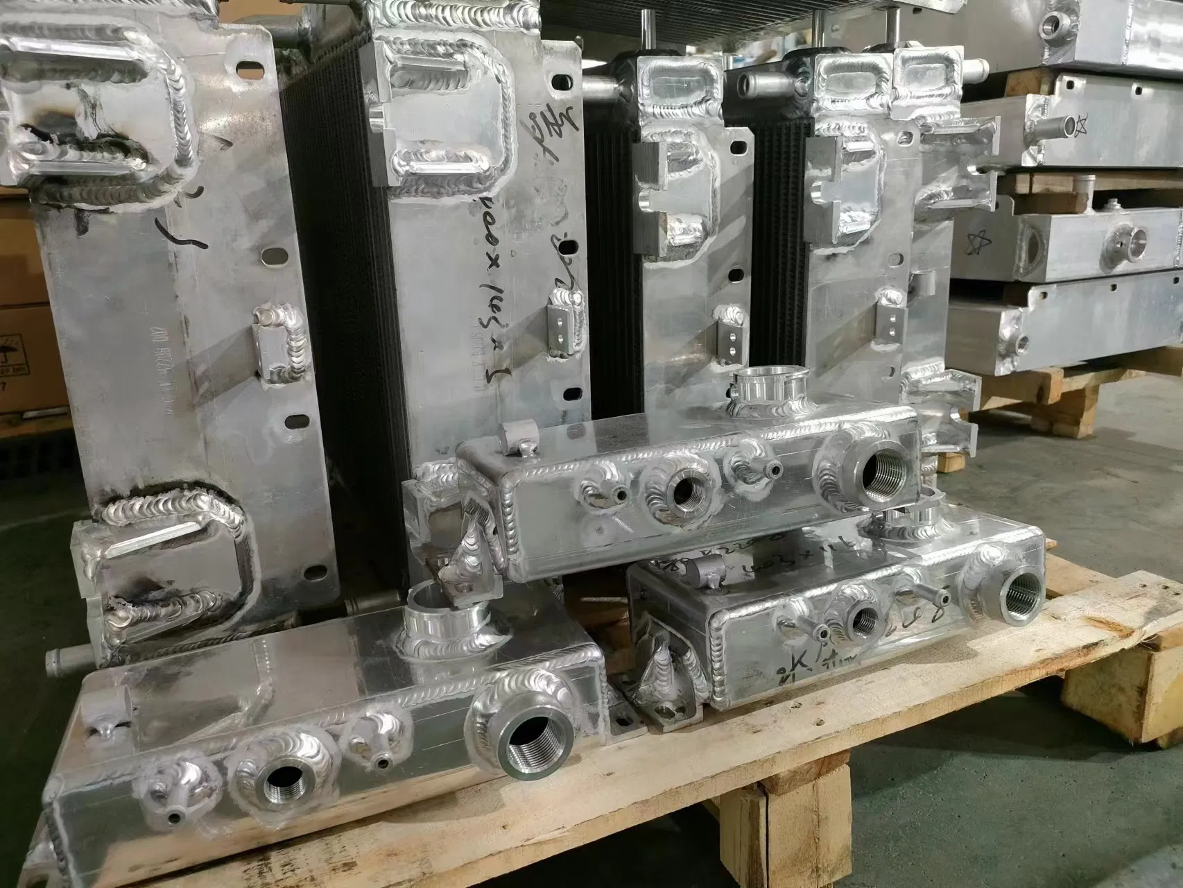 Алюминиевый радиатор охлаждения автомобиля