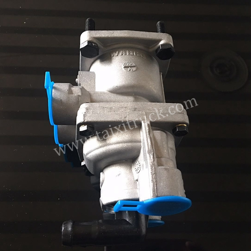 Тормозной клапан педали HOWO A7 Wg9000360520