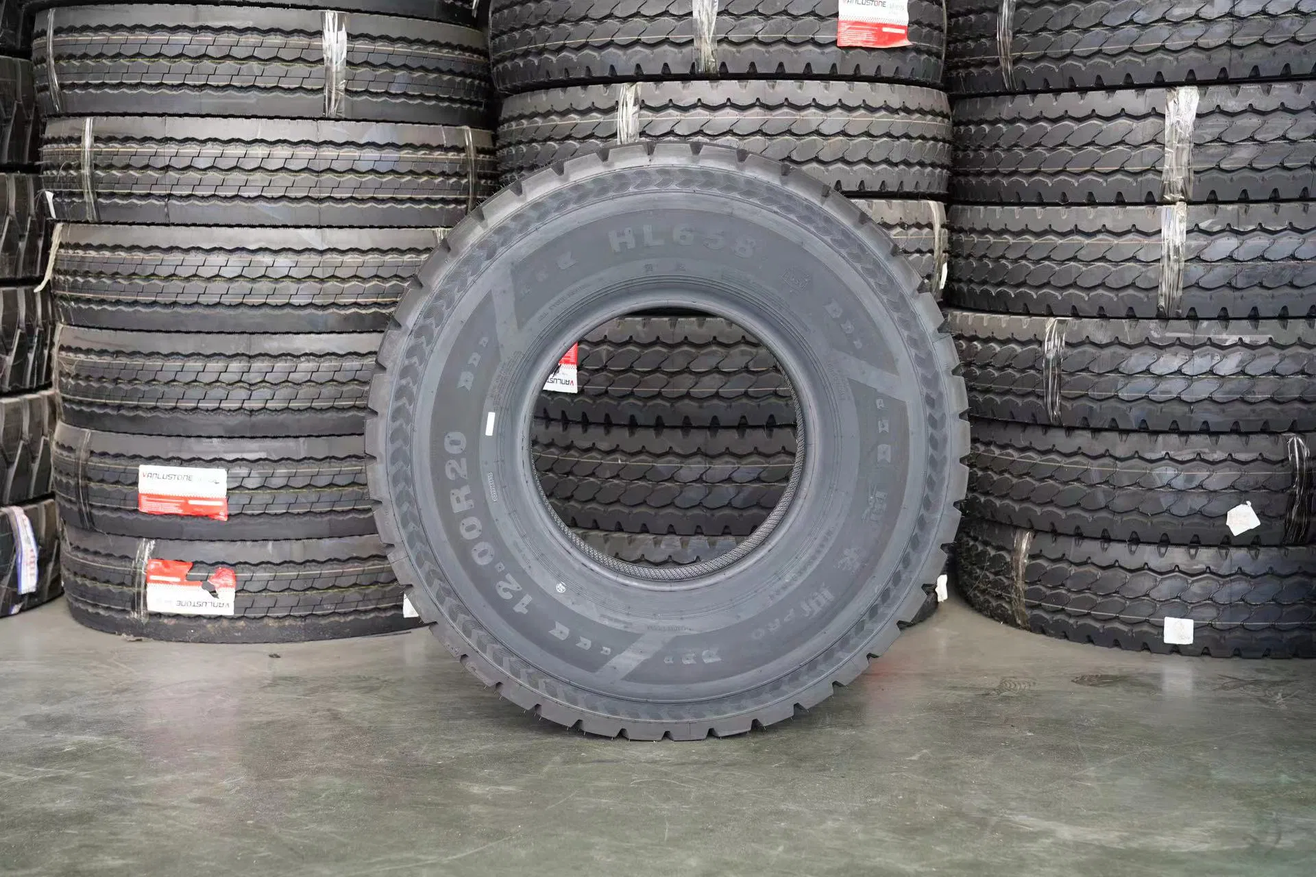 China Top Tire Brands Aulice Radial Tube Truck Tyre 1000r20 1100r20 1200r20 Neumaticos Llantas Heavy Duty Truck Bus Tyres from Chinese Factory
