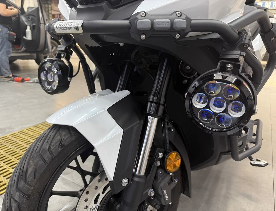 Водонепроницаемая LED фара 200Вт для авто и мотоцикла