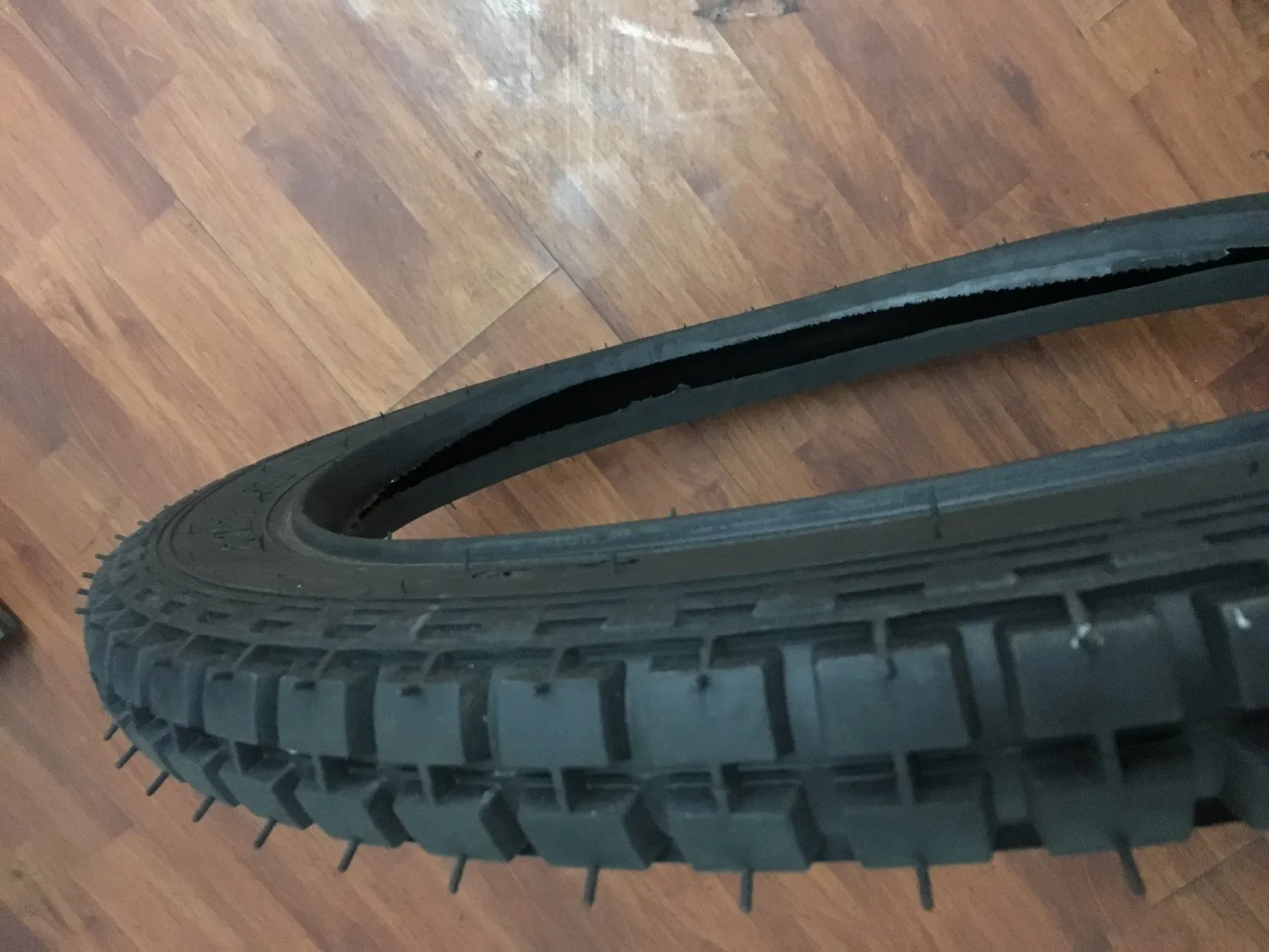 Шина 26x2 с бортовым кольцом для мотоциклов