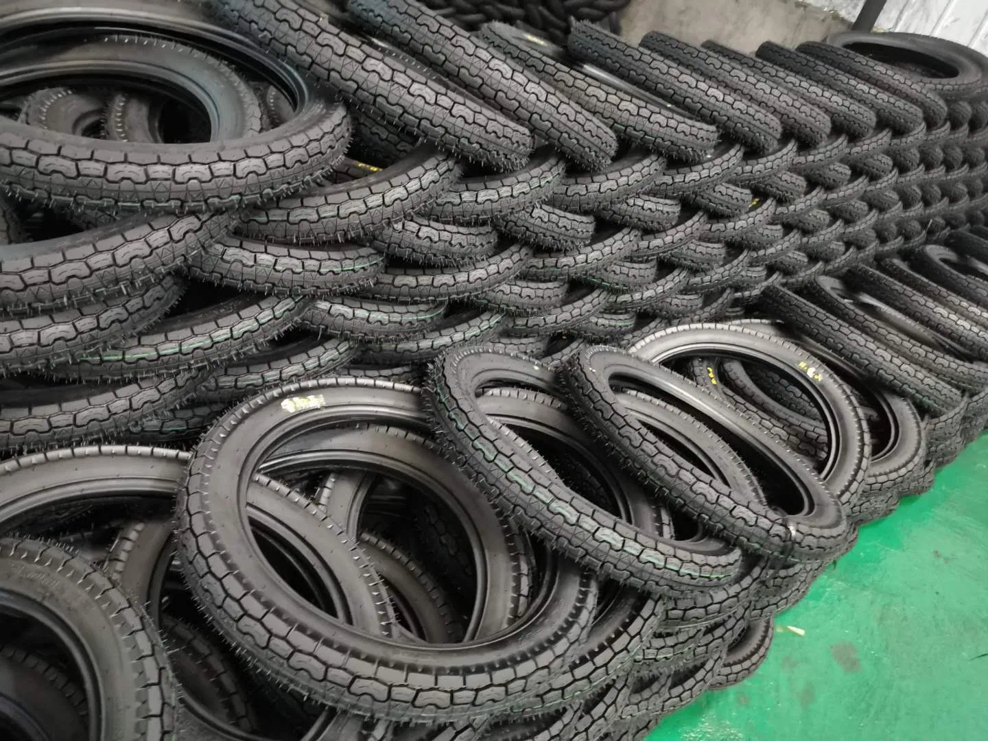 Камера мотоциклетная 300-18, 275-18, 275-17, 300-17, 400-8