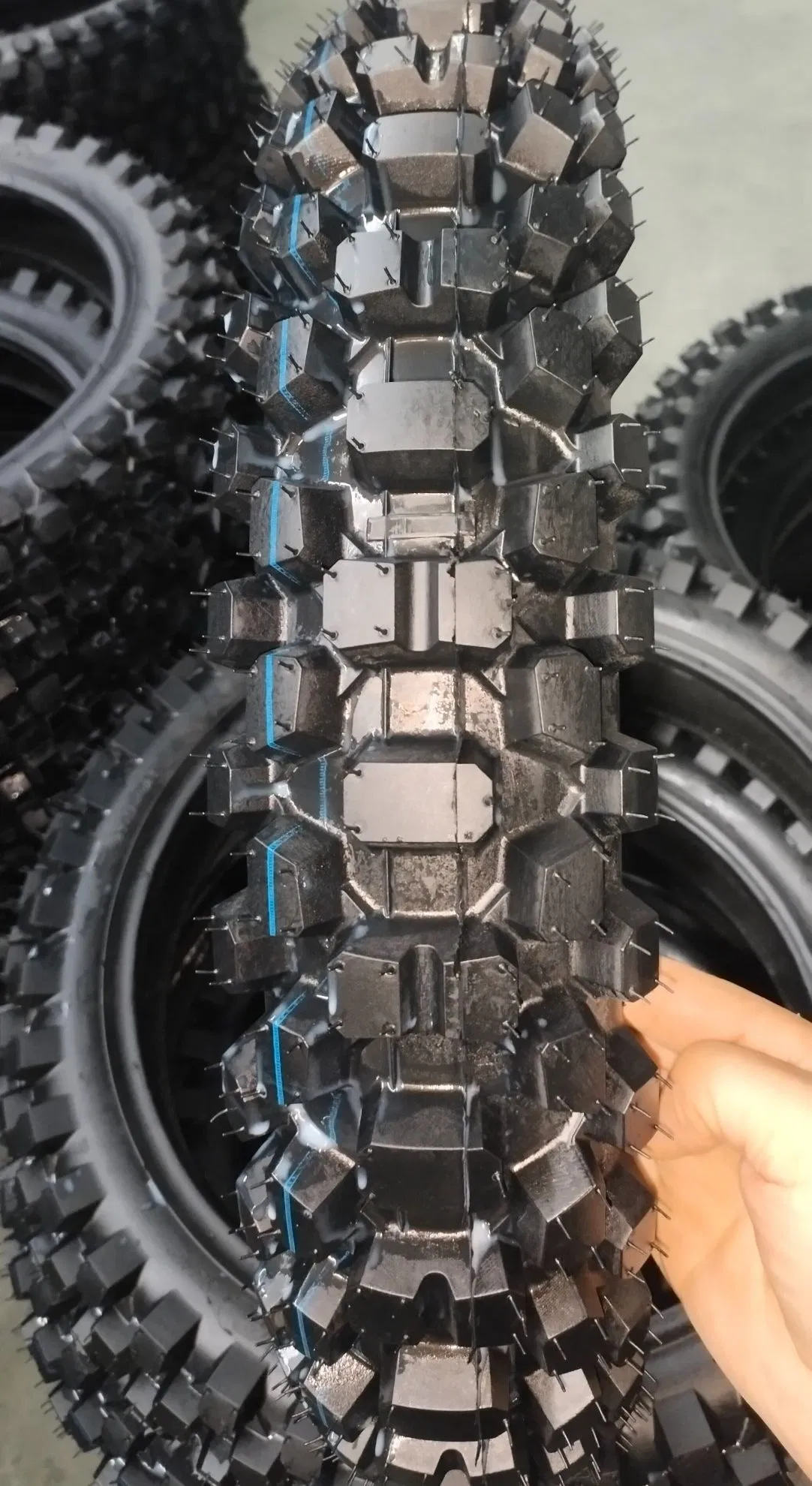 Шины для мотоцикла и трицикла внедорожные 17-18 дюймов