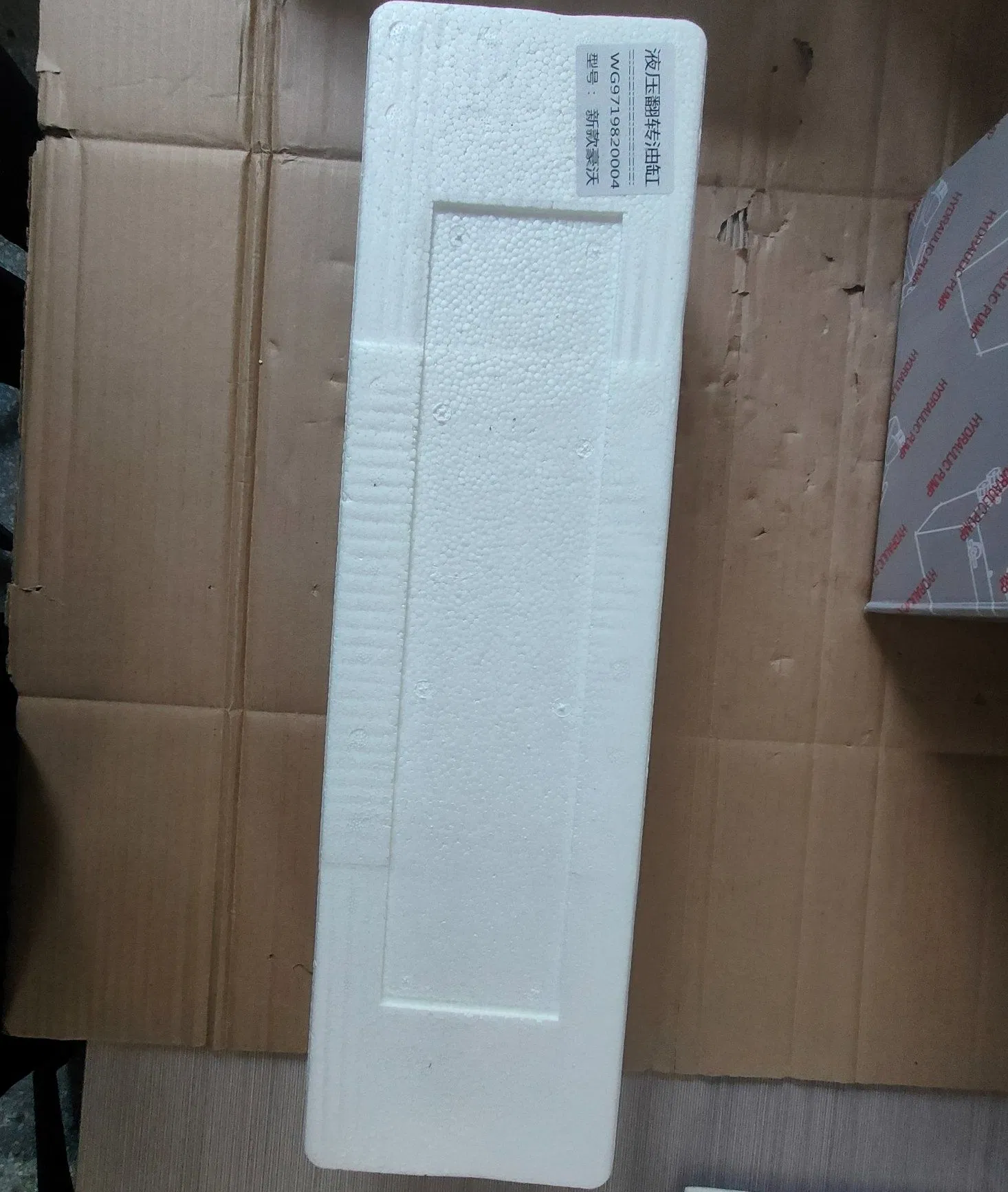 Гидроцилиндр подъема кабины HOWO A7 WG9719820004