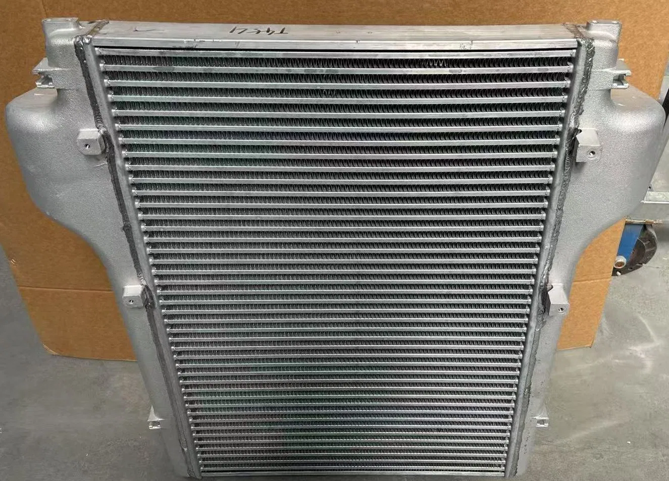 Интеркулер для грузовиков T45L1, алюминиевый