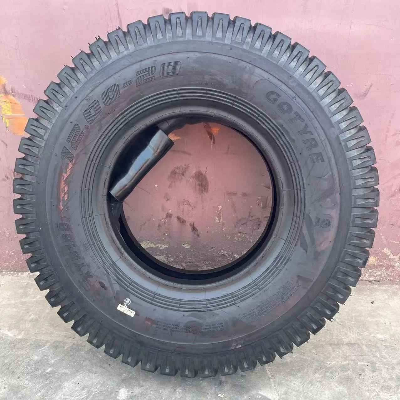 Шина грузовая 1200-20 Lug Pattern, нейлон