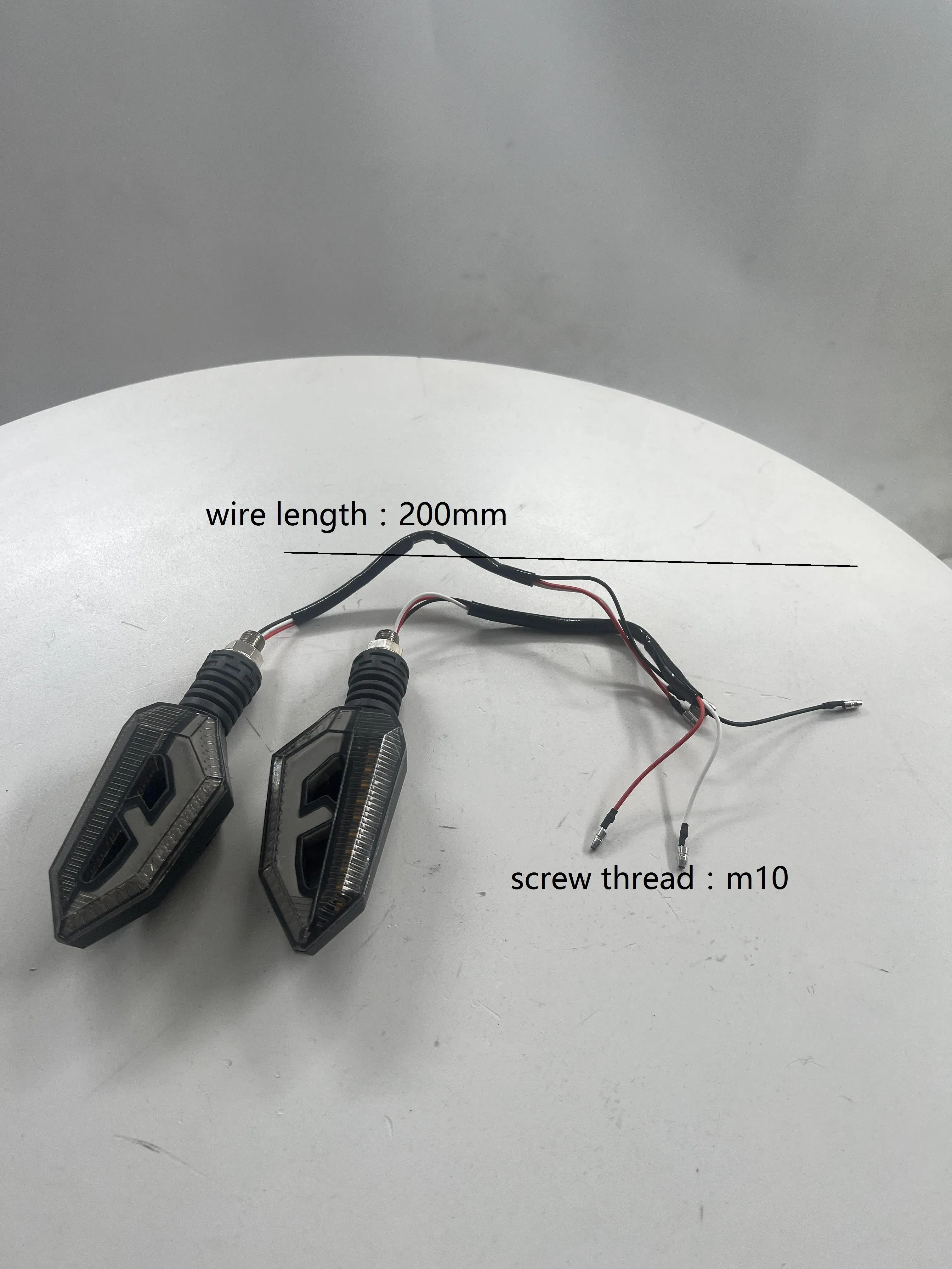 Светодиодный поворотник 2xo-119 R для мотоциклов и трициклов