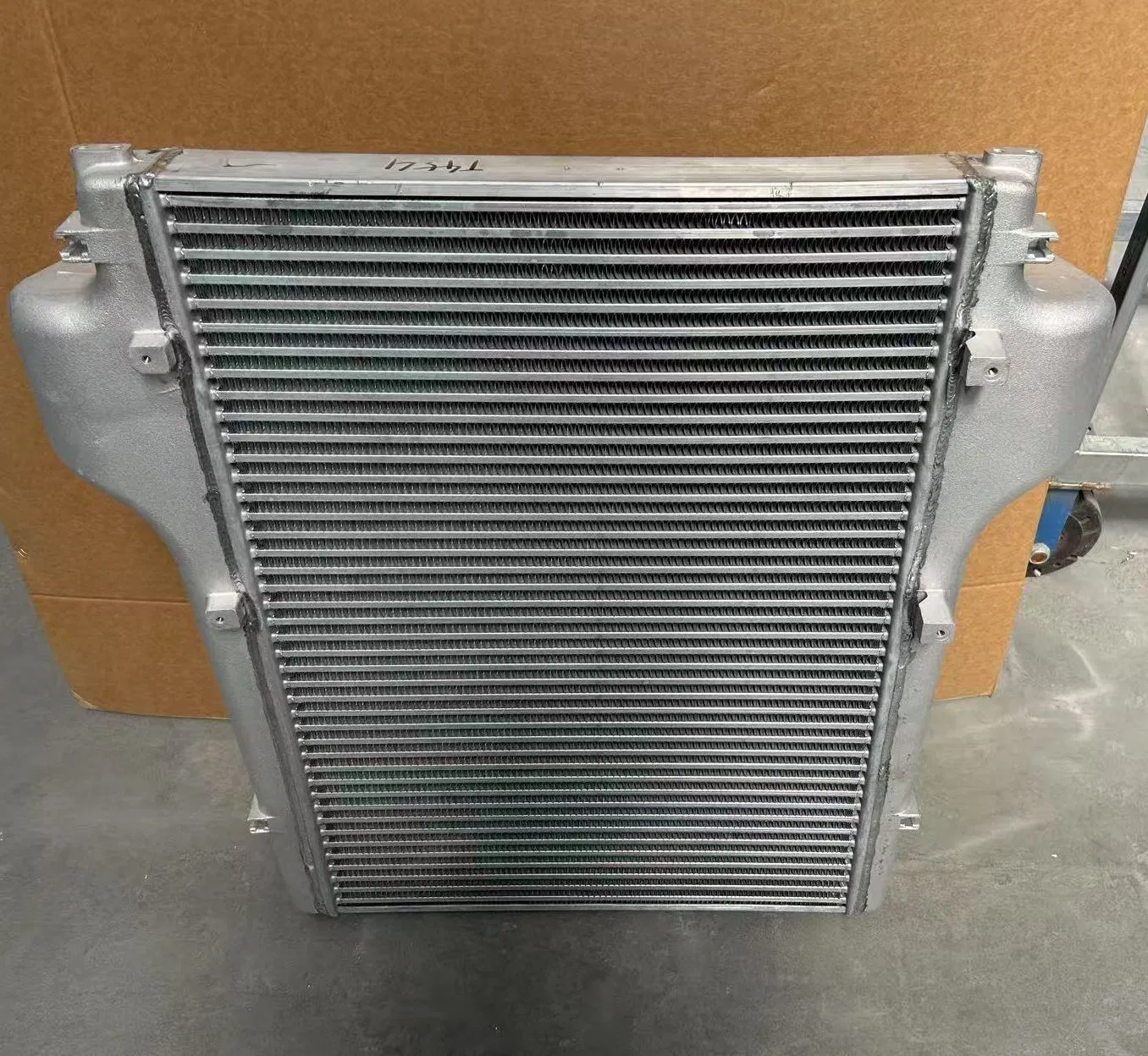 Интеркулер для грузовиков T45L1, алюминиевый