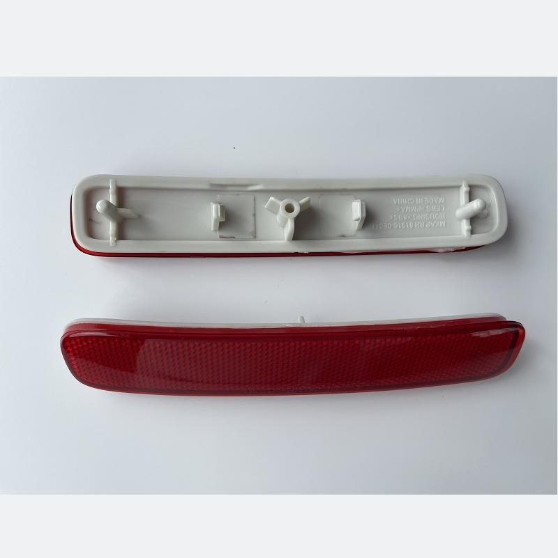 Задний бамперный отражатель Toyota Highlander 2012-2013