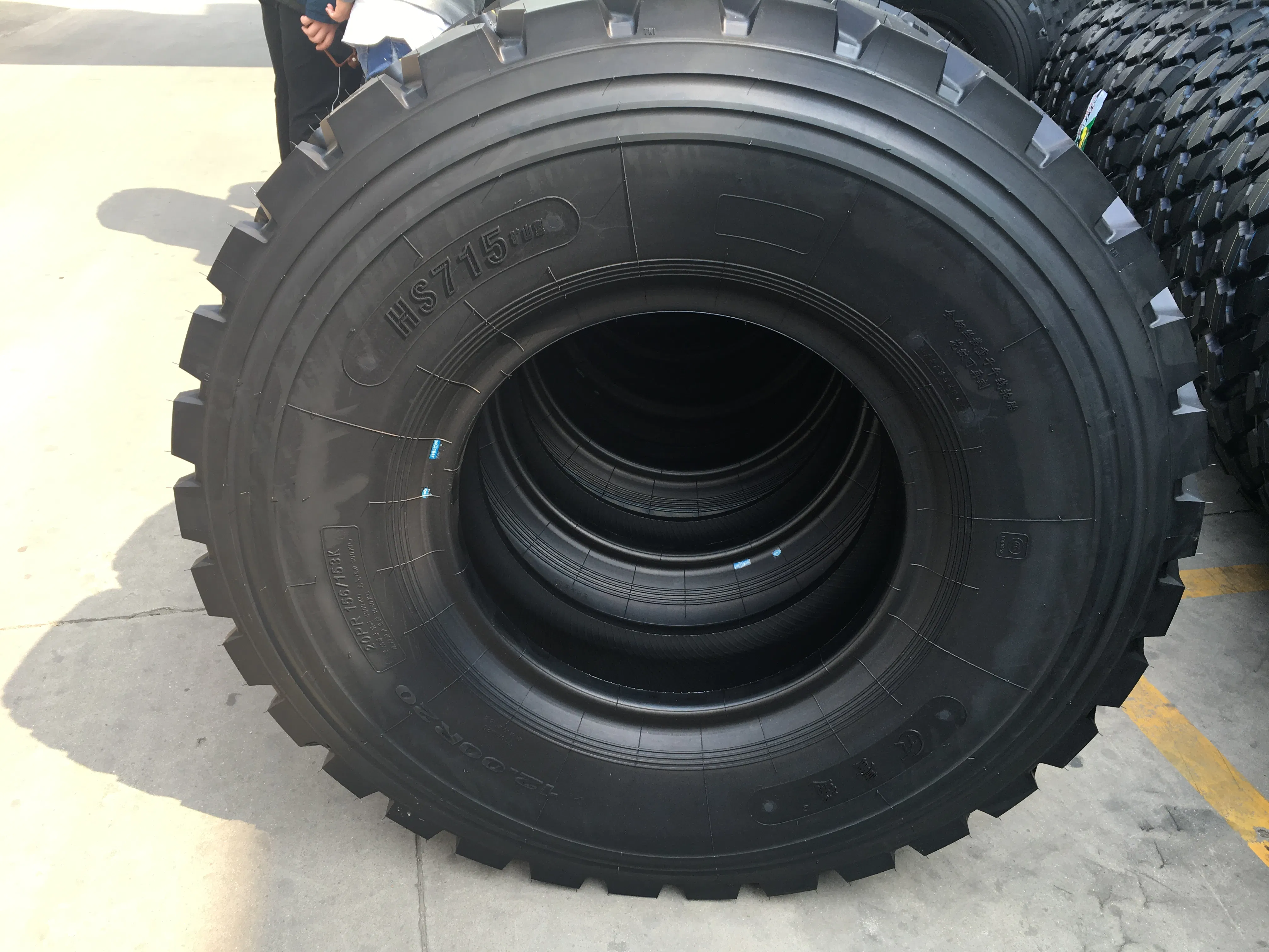 Premium Natural Rubber 215/75r17 5 Tyres for City Buses and Trucks