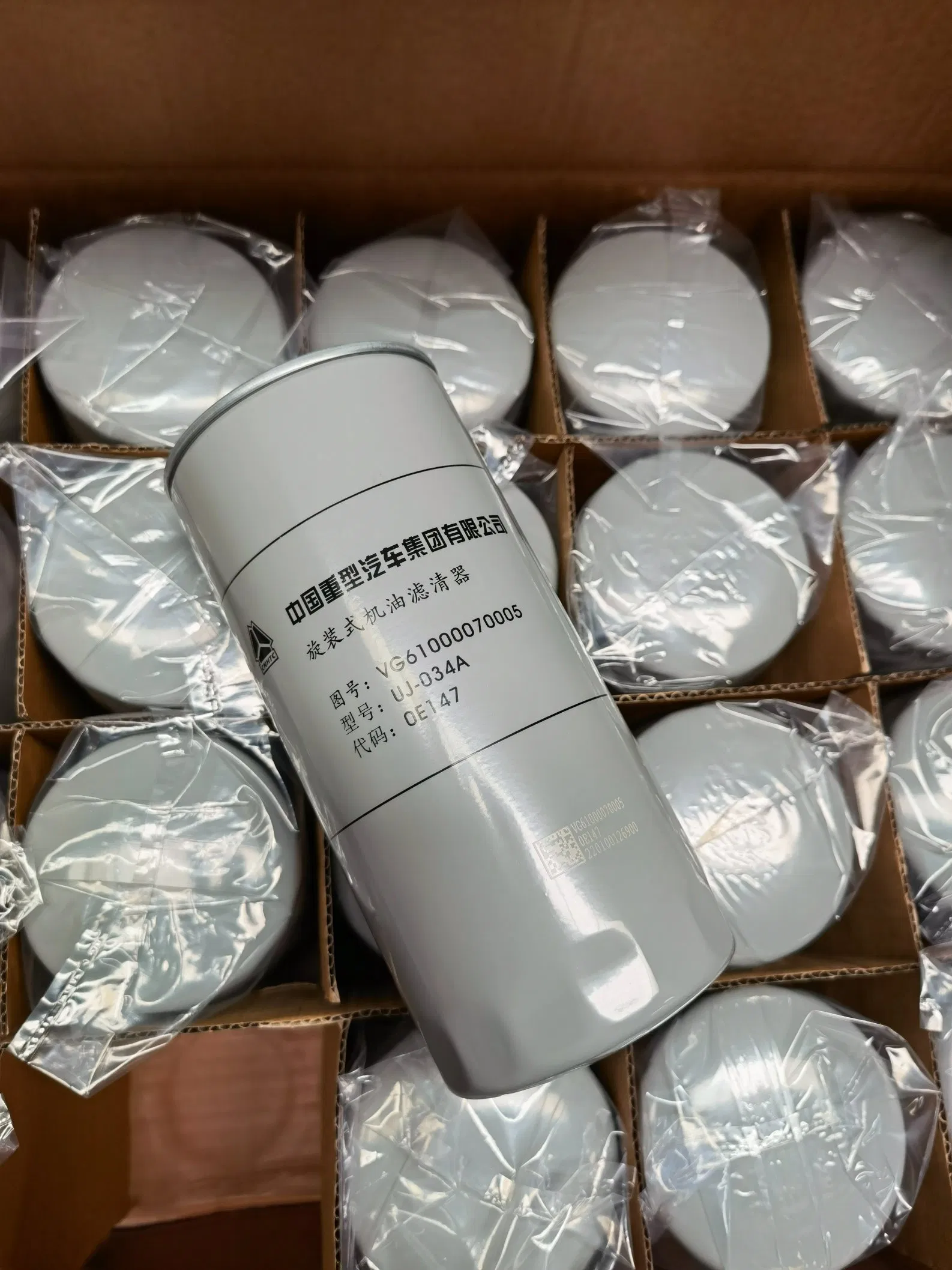 Oil Filter Vg61000070005 (JX0818) Original Genuine Products From Sinotruk
