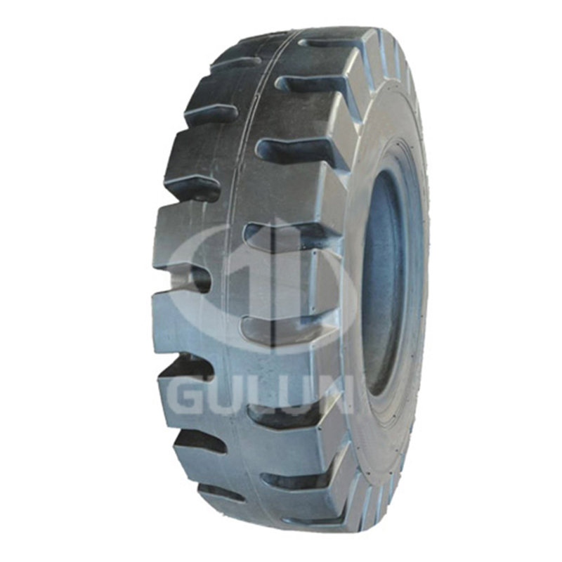 Прочная цельнолитая шина для техники