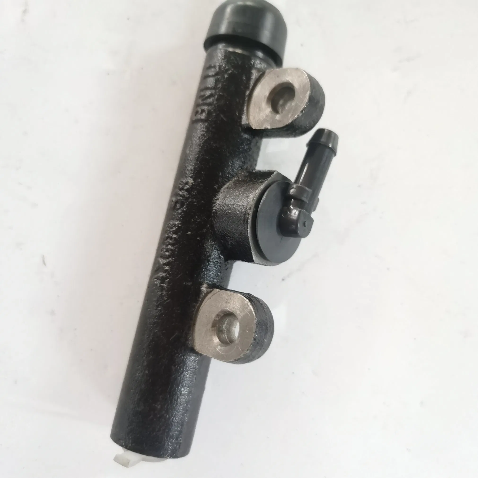 Главный цилиндр сцепления Saic Maxus V80 C00002560