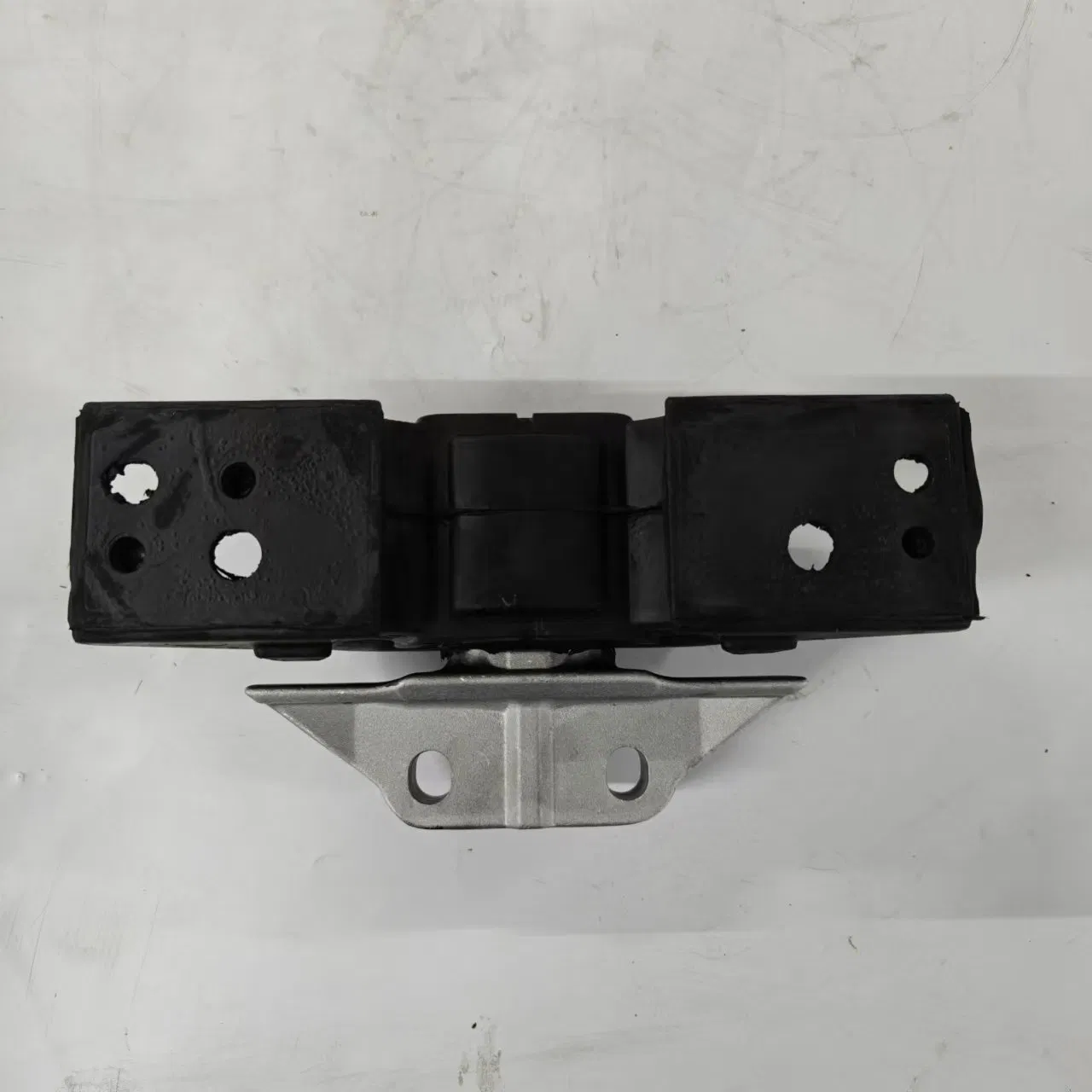 Опора двигателя Saic Maxus V80 C00015460