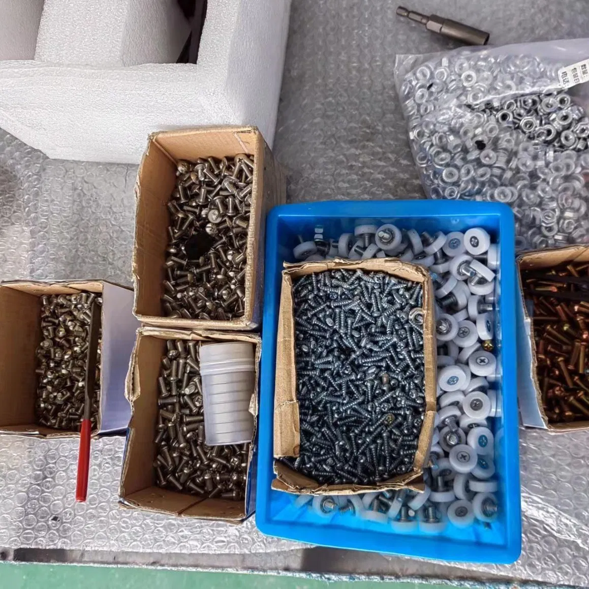 Quality Assurance Pickup Truck 4X4 Retractable Tonneau Cover for Maxus T60/T70/T90