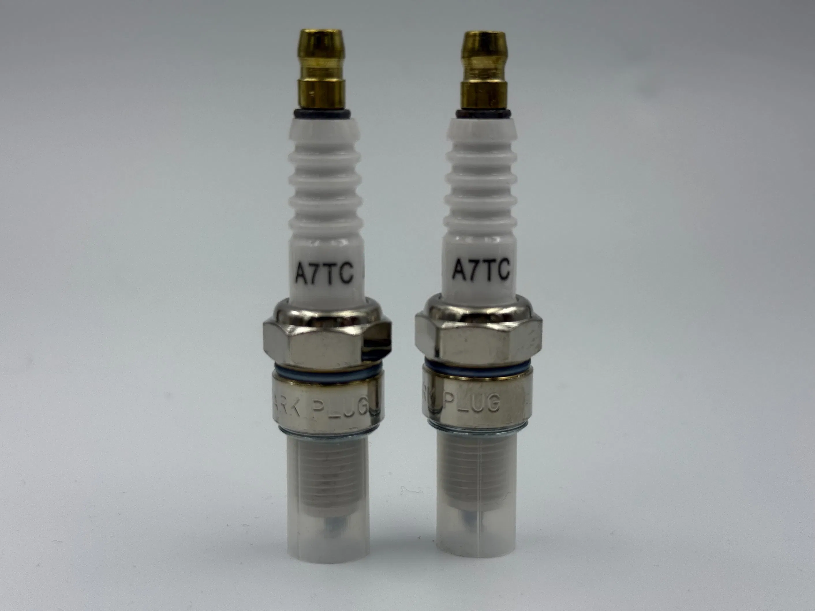 Свеча зажигания для генераторов и мотоциклов