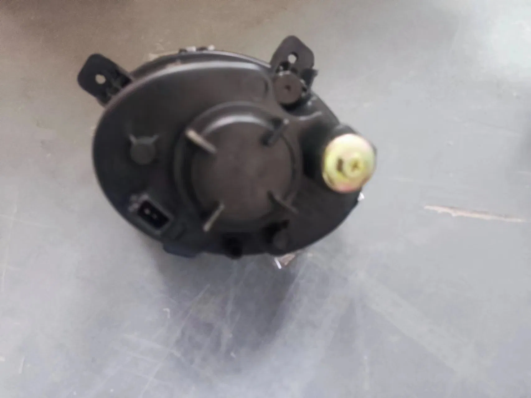 Противотуманная фара LED правая для Geely