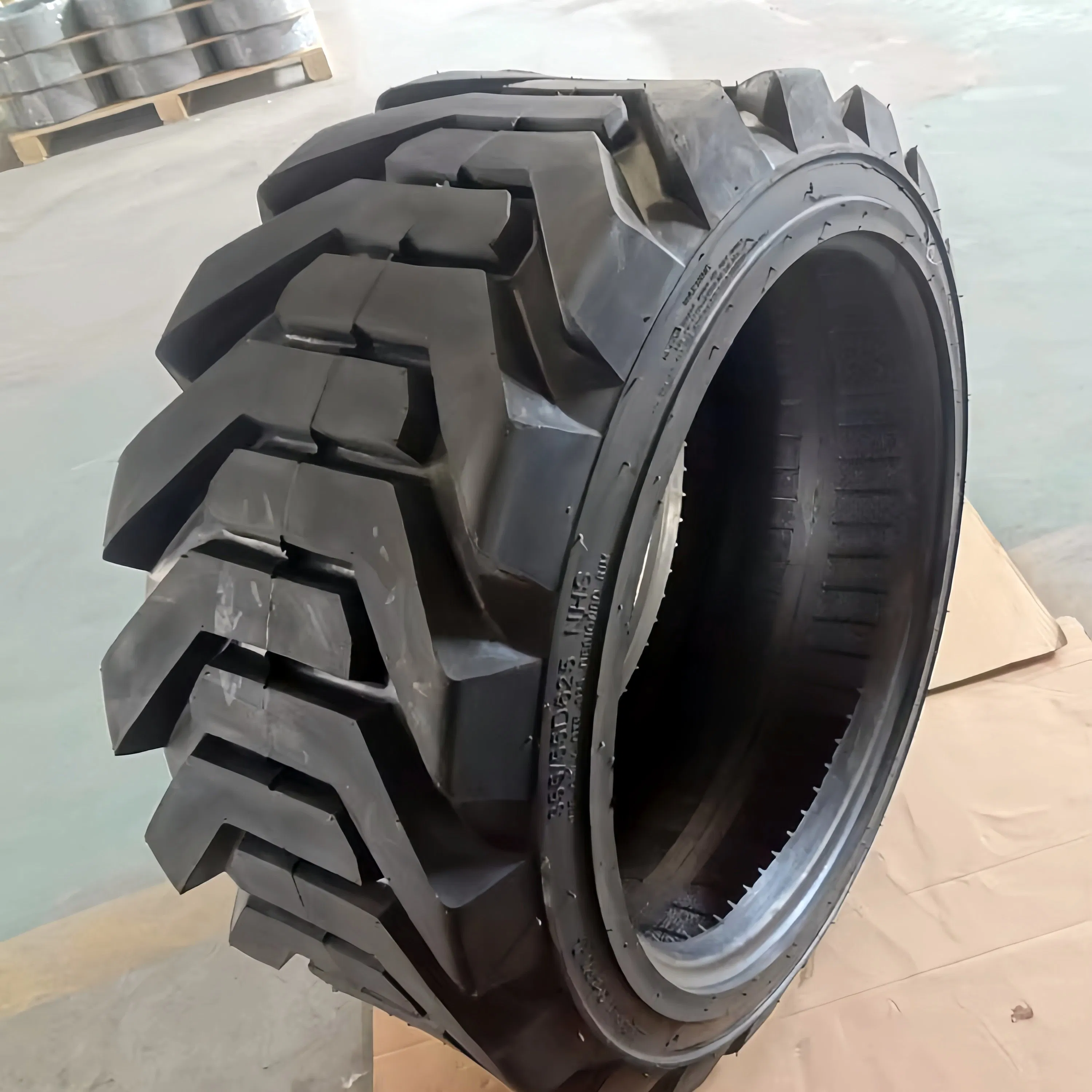 Boom Lift Tyres, Skid Steer Tyres, Gse Tires, 445/50d710, 385/65D22.5, 14-17.5