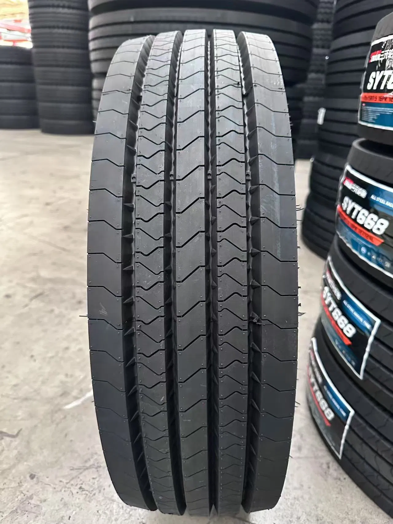 Truck Tyre 215/75r17.5 Block Pattern