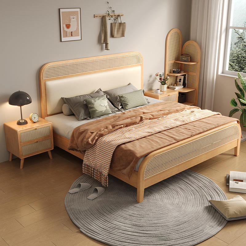 Королевская кровать King-Size из цельного дерева с изголовьем из нордического ротанга