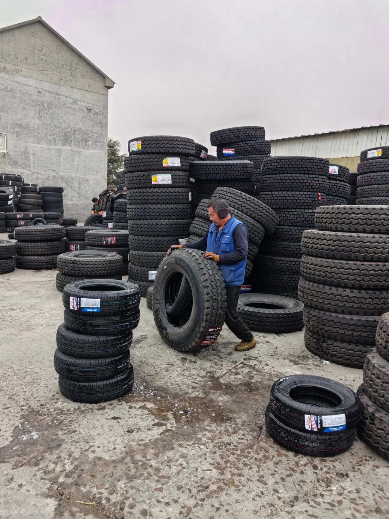 Nested Tyres/ Tyres Nesting/ Truck Tyres Assemble Car Tyres/Doubling Tyres/Tripling Tyres