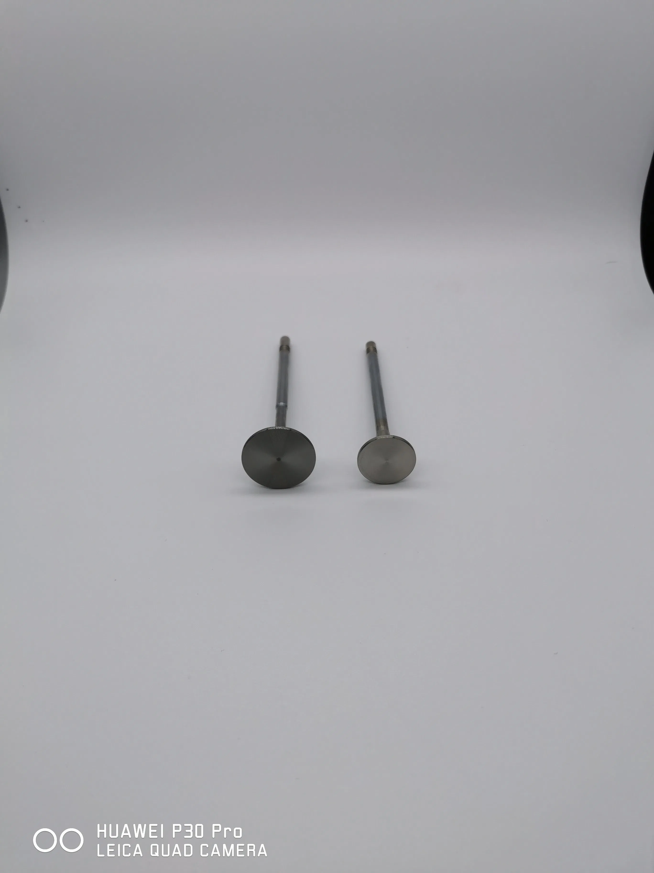 Впускной и выпускной клапан двигателя Mercedes M270 M274