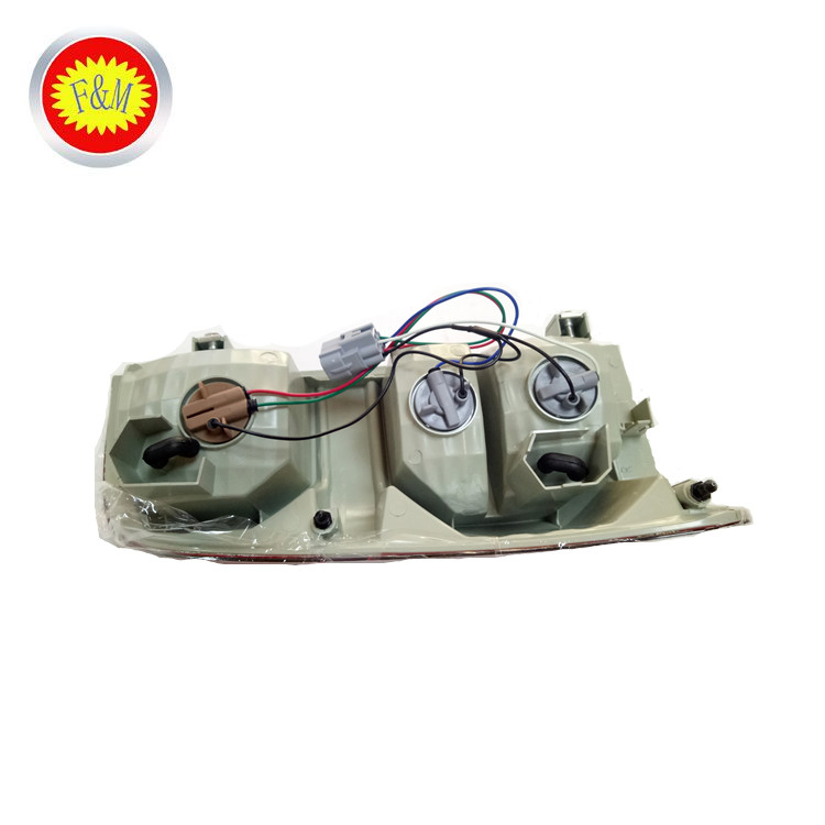 Auto Car Rear Lamp 81561-0K160 for Hilux