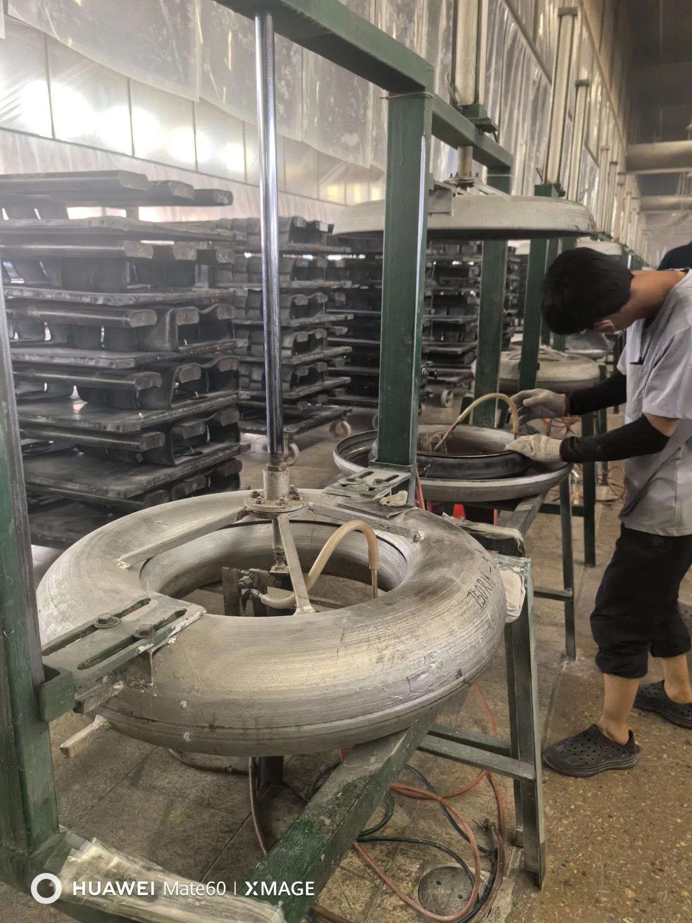 High Quality and Good Price Butyl Inner Tube for Passage Car B825r20