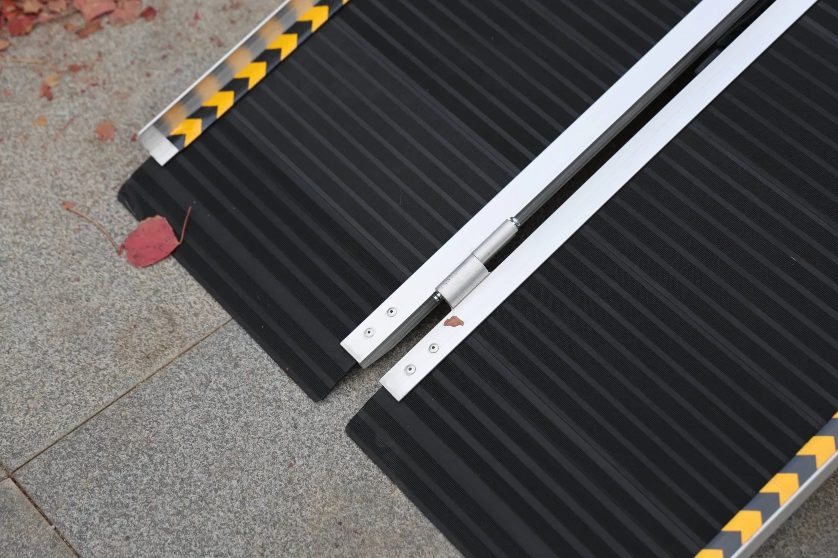 Portable Wheelchair Ramp Aluminum Folding Door Threshold Wheelchair Ramps for Home