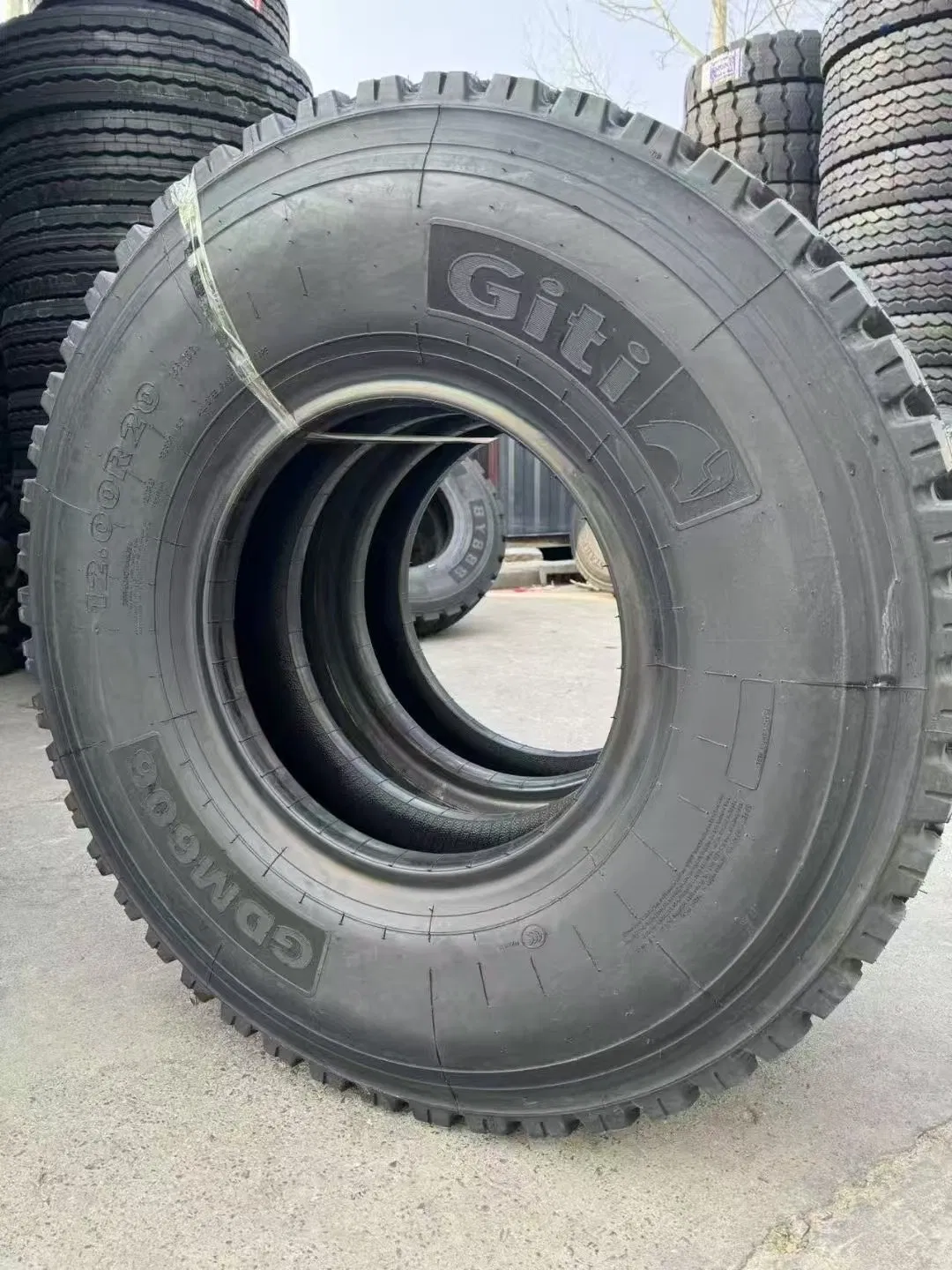 Giti Radial Tyre with Best Prices 12.00r20 11.00r20 Dump Truck Tyre