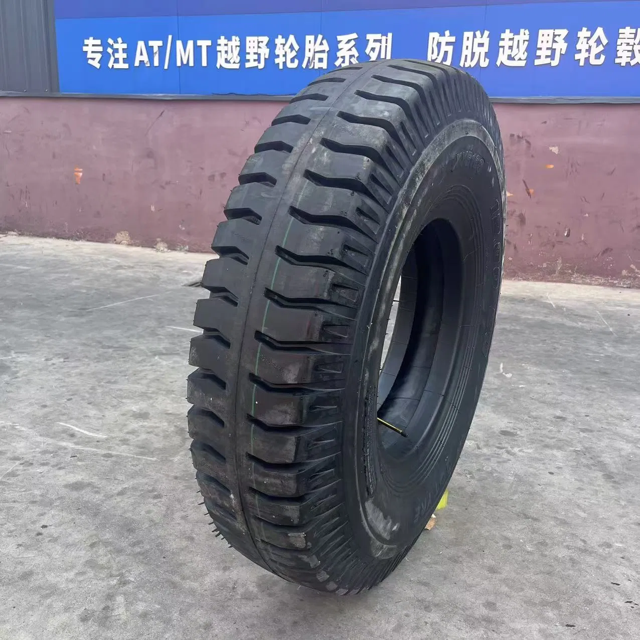 Шина грузовая 1200-20 Lug Pattern, нейлон