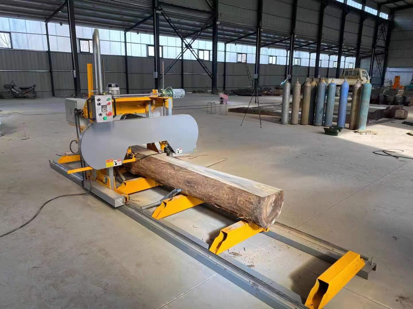 630 mm Horizontal Band Saw for Log Cutting