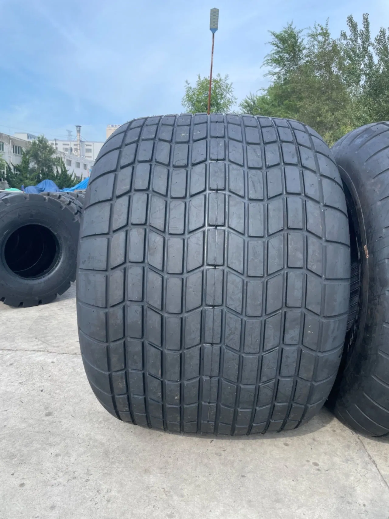 Sand Tyre Tl Tyre Sand Tyre F3 900-16 900-17 Sand Tires E-7 Tyre 66X44.00-25
