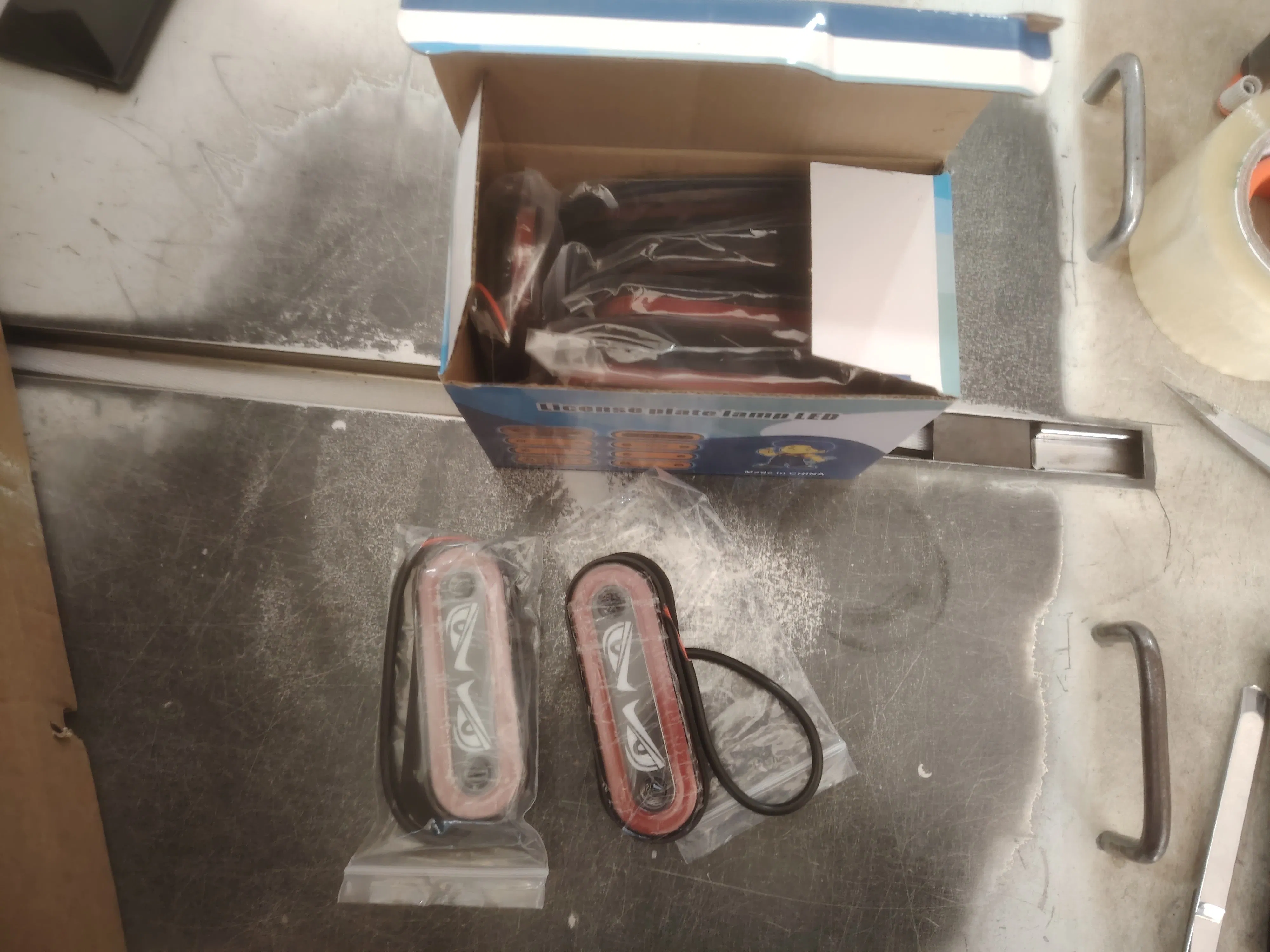 Светодиодный боковой габарит с синим стробоскопом и ореолом, 24В