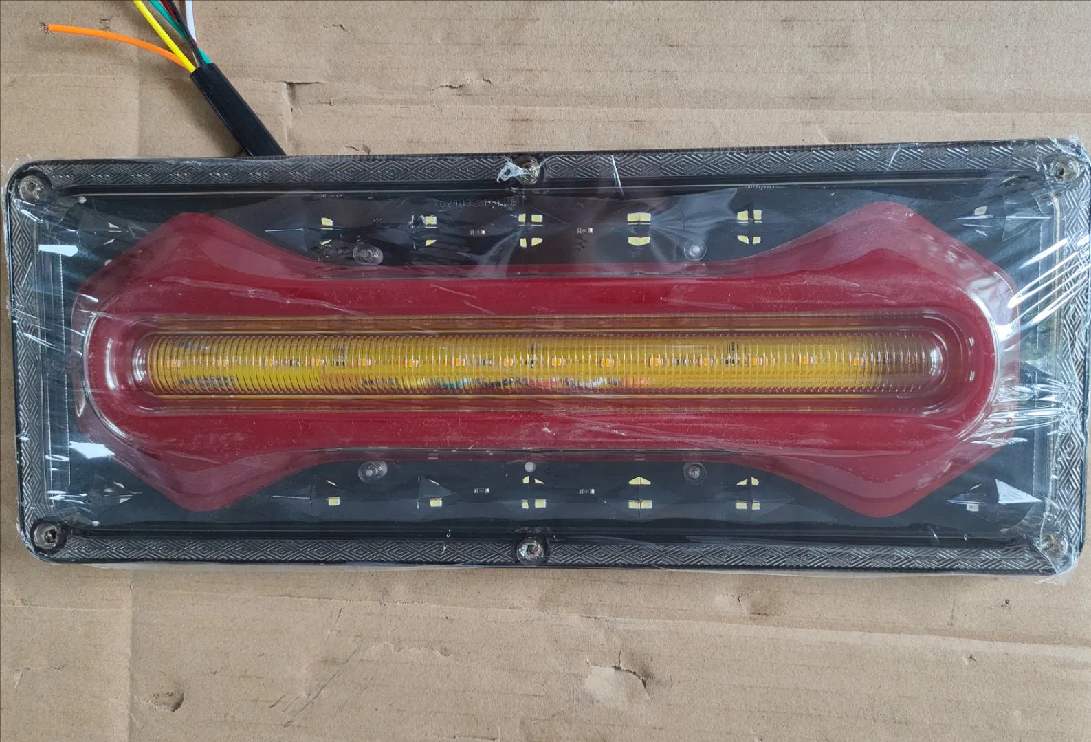 High-Quality Heavy Truck Spare Parts Taillight Yg240323b-Lwg for Safety