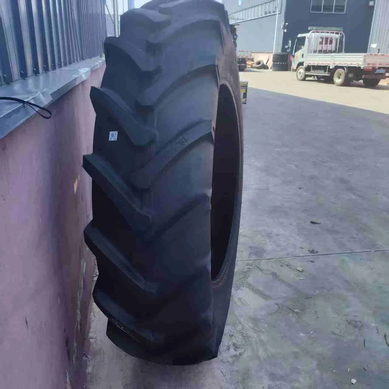 18.4-38 Agricultural Tire Tractor Tyre Farm Tire