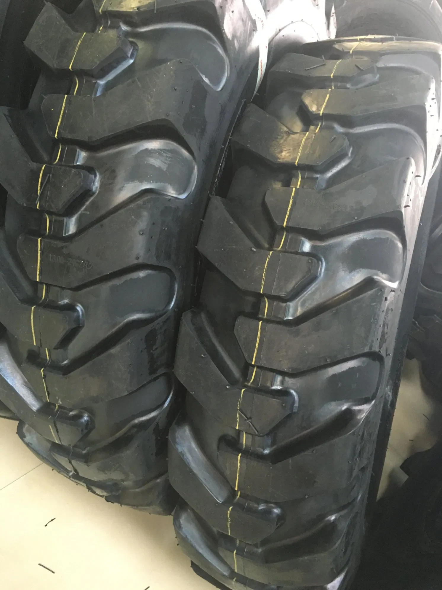 R2 Rice Paddy Tyre R1 F2 Tractor Tire-28L-26, 18.4-30, 20.8-38