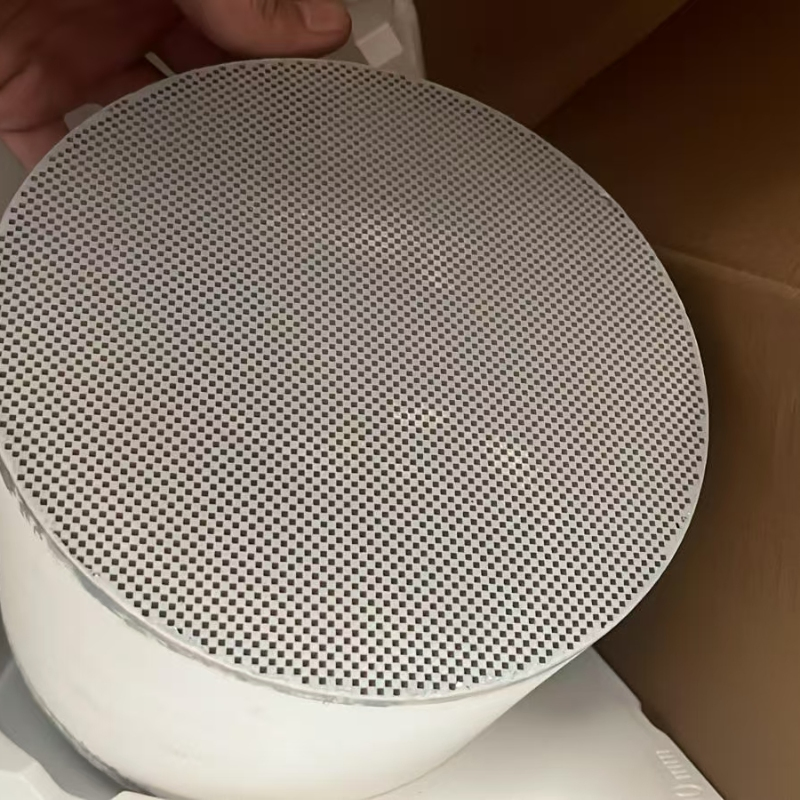 Сажевый фильтр DPF с керамической ячеистой структурой