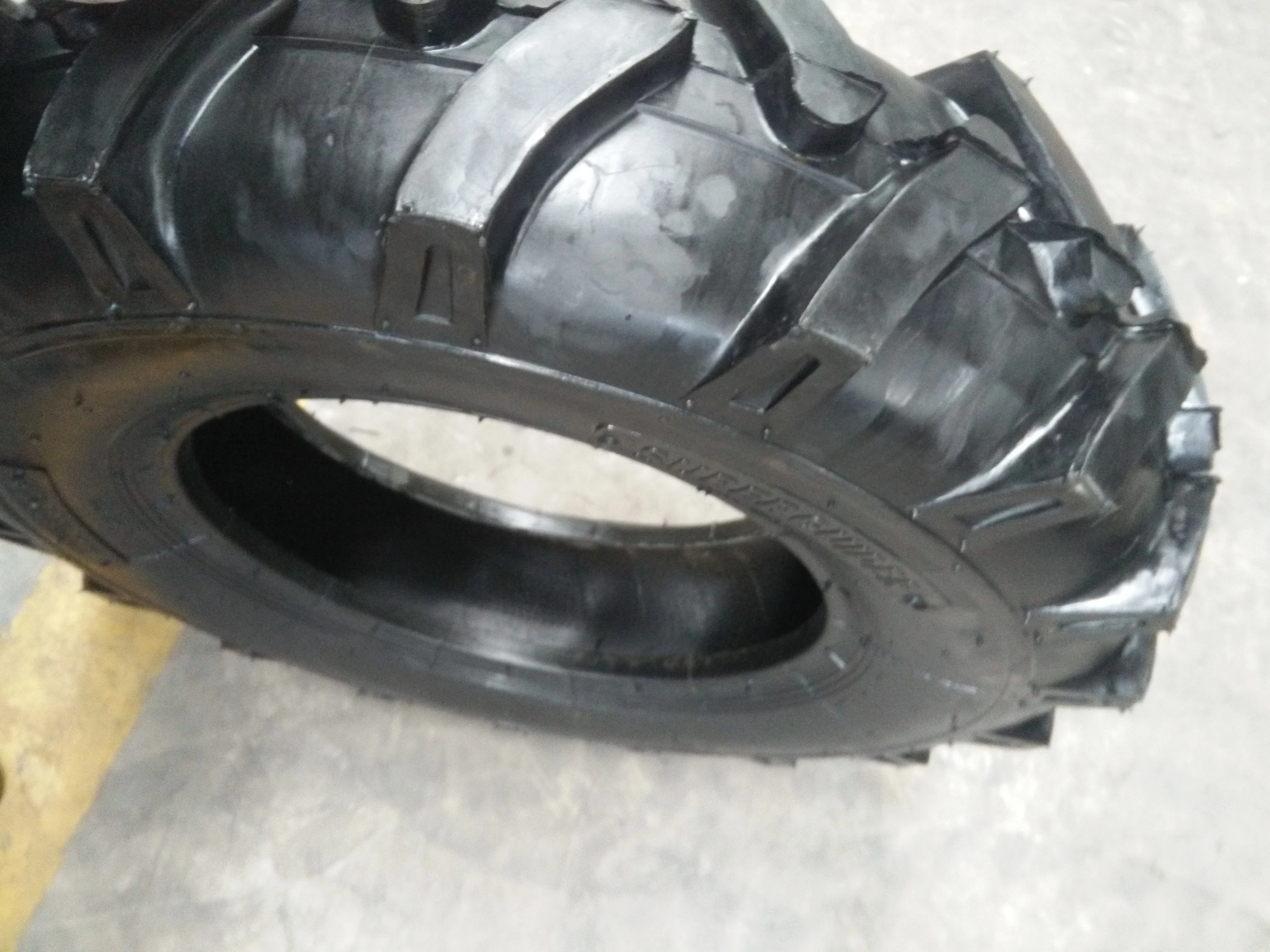 Premium Quality 14.9-24 R2 Tractor Tires for Farming Needs