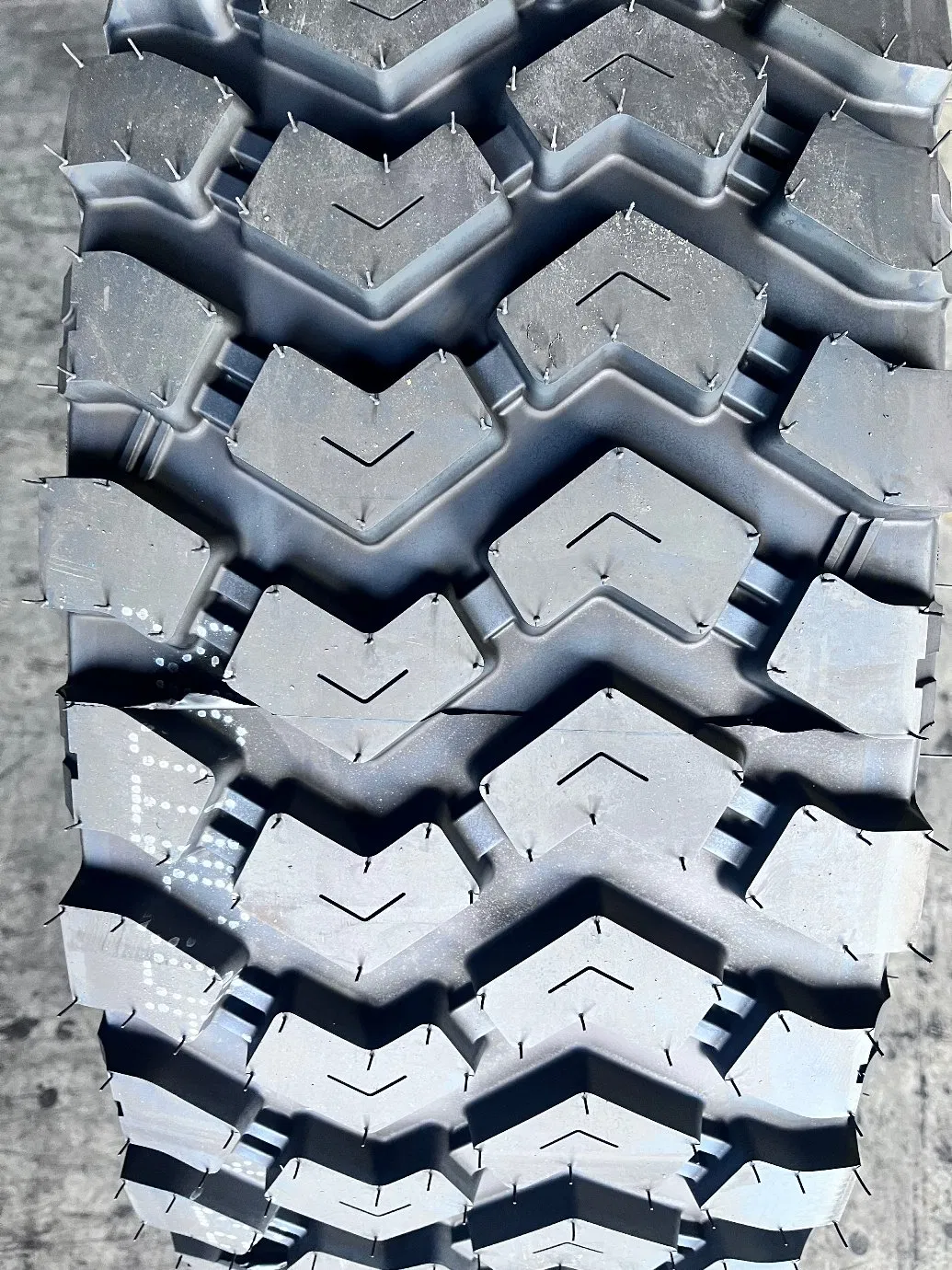 Шины 1600R20 FOKKESEN для грузовиков и спецтехники